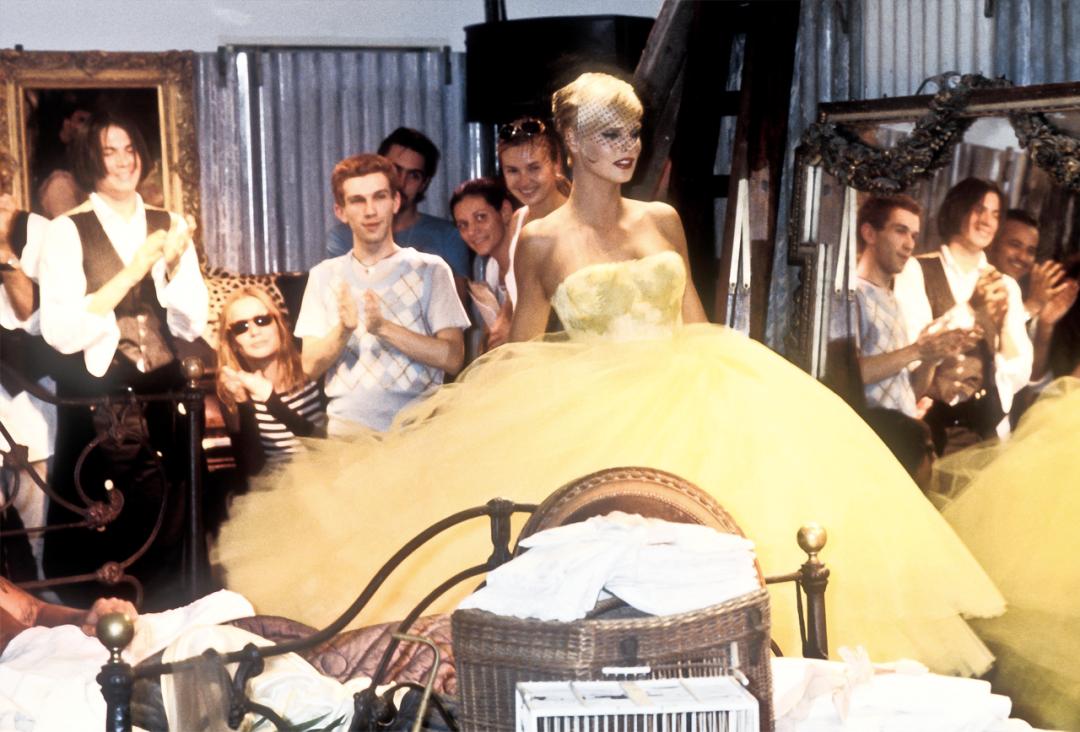 那个给Chloé设计出小猪包的设计师居然被Givenchy炒鱿鱼了