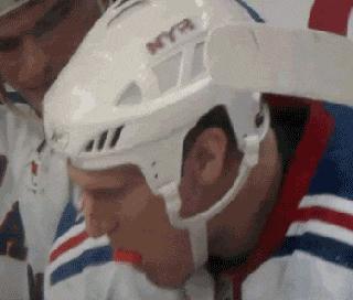 终于下班了搞笑gif图片,搞笑gif上班的时候打瞌睡尴尬了吧