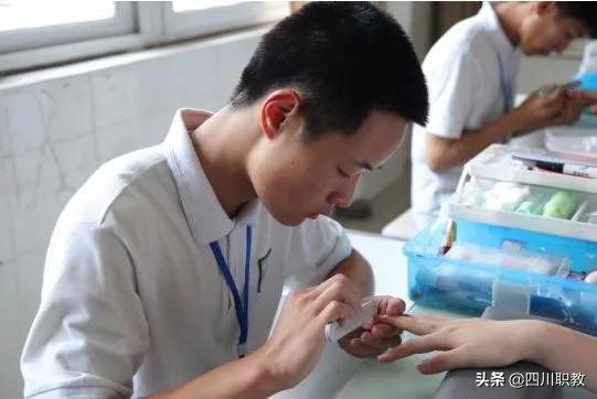 校园最美妆容，我们在成都塔子山附近的学校发现了