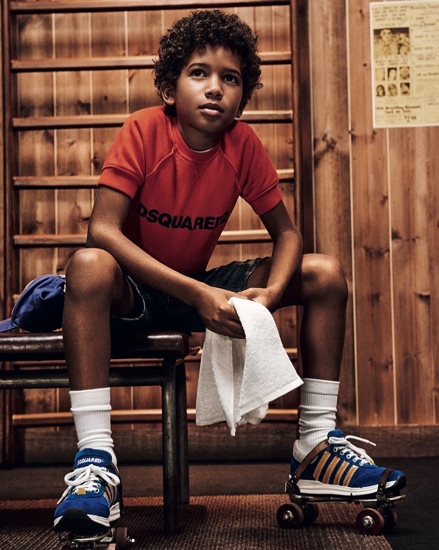 三道杠运动鞋是阿迪五道杠当然是说DSQUARED2了