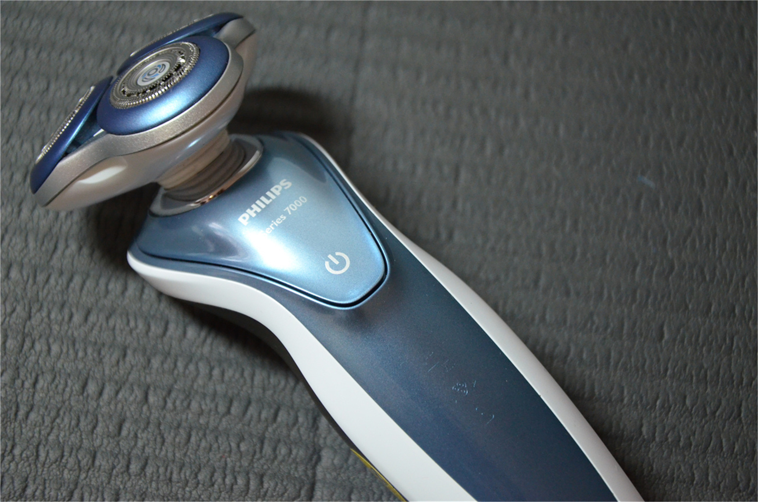 飞利浦s7000剃须刀怎样全身水洗,飞利浦剃须刀s7000使用说明