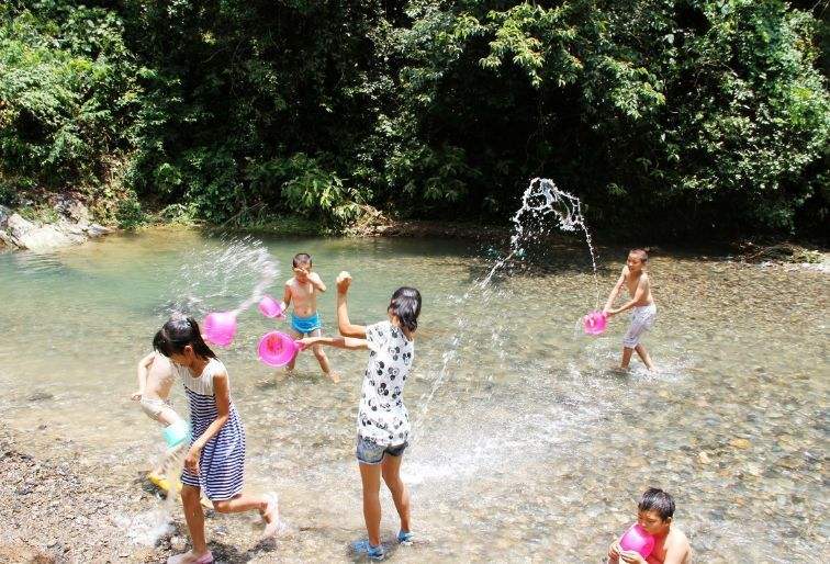 两大一小亲子游玩南川,重庆主城适合小孩玩水抓螃蟹地方