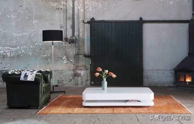 罗纳德·诺尔的白色简约家具：RKNL系列