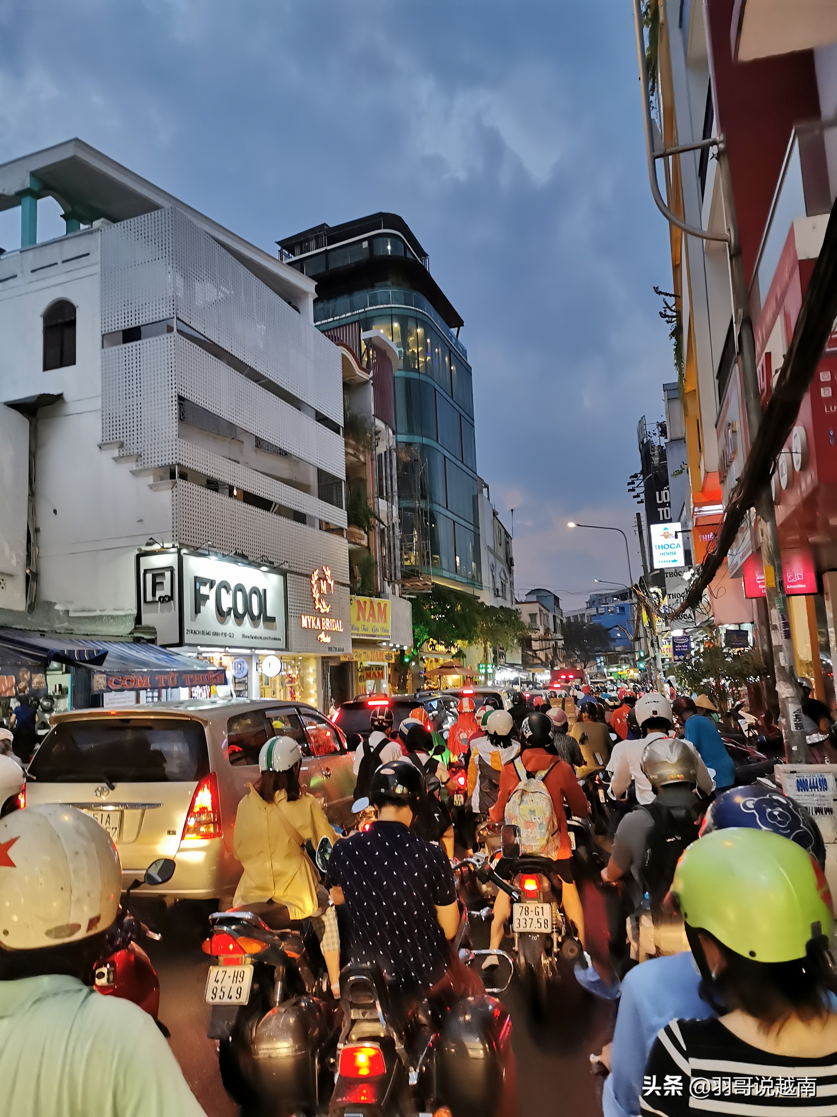 在越南有辆摩托就能拥有一切,在越南旅游能找到女朋友吗