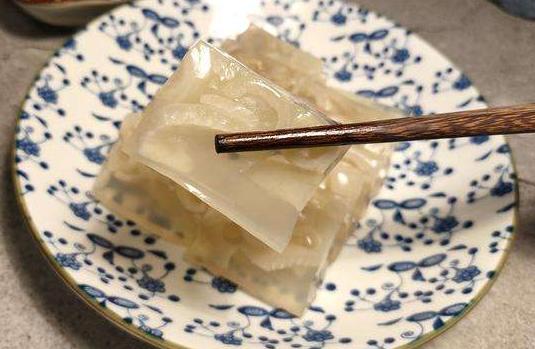 真正的猪皮冻是怎样做的,做猪皮冻不能少了这一步