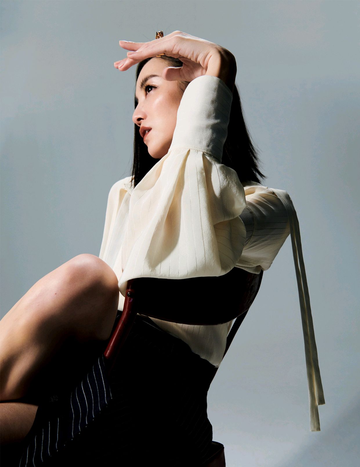 宋佳穿西裤视频,宋佳出席活动穿搭白色西装套装