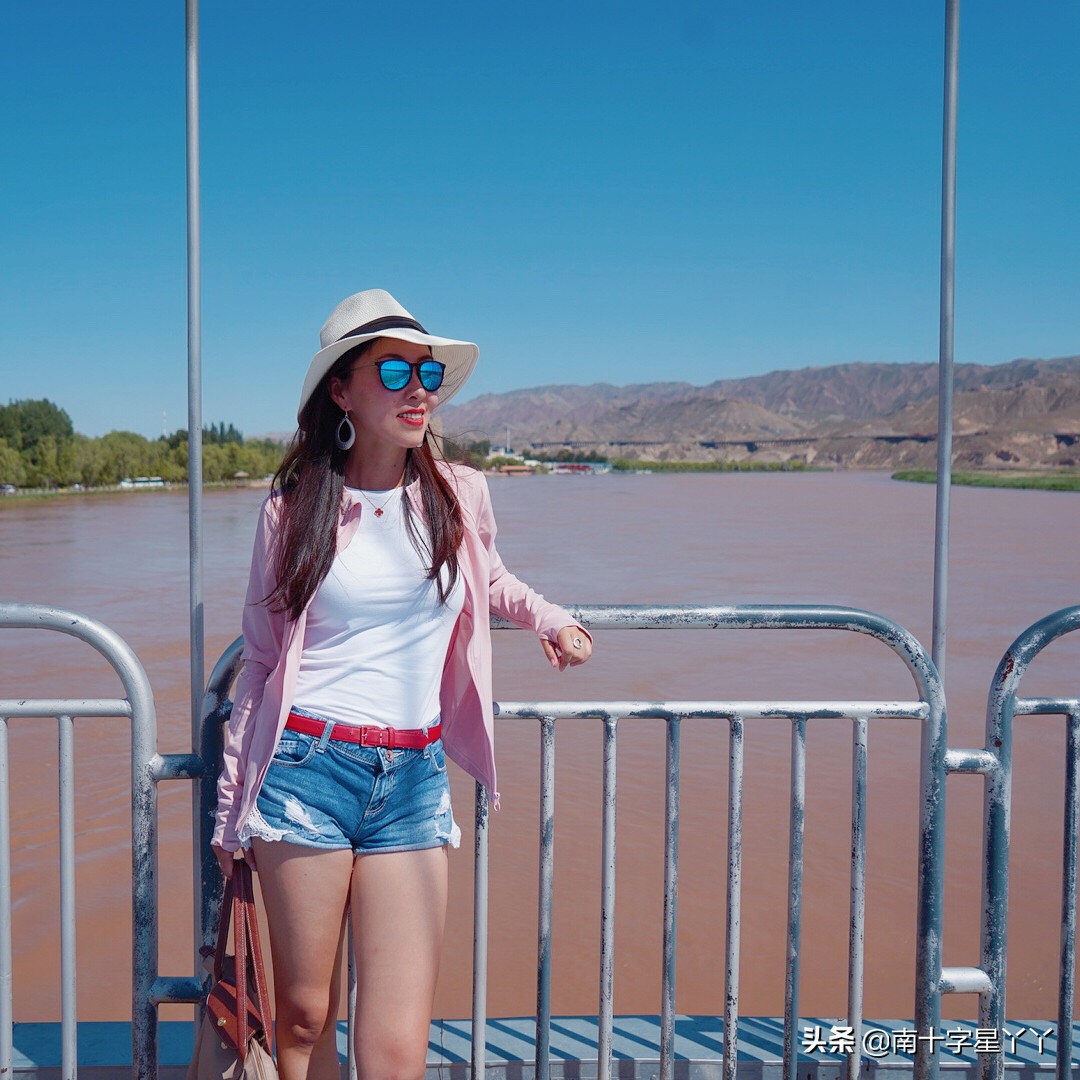 宁夏沙坡头沙漠美景,沙坡头沙漠区和黄河区