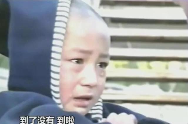 2岁孩子被虐待致死前仍求抱抱,2岁被虐待的女童