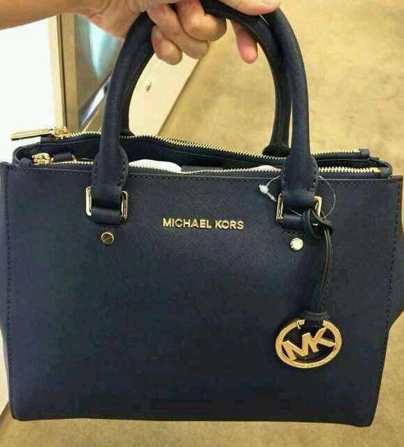 mk经典款包包是什么皮,mk贝壳包包官网价格