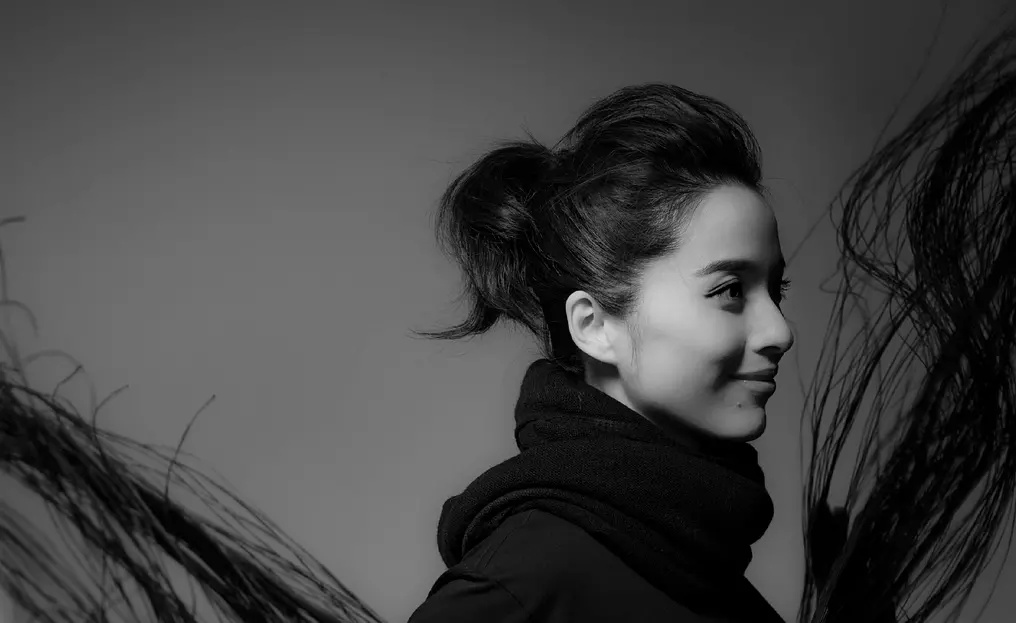 李佳多少岁嫁给靳东的,李佳结过几次婚