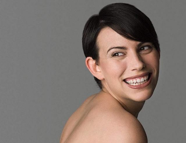 夏天到了，朋友看见我刮腋毛，她赶紧跟我学习技巧