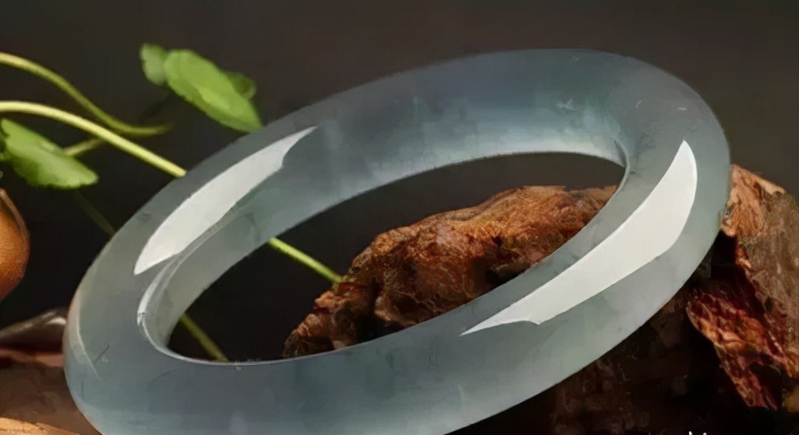 翡翠的鉴别方法冰糯带紫有石纹,翡翠玉最真实鉴别方法