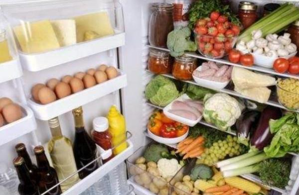 冰箱里的菜味怎么去除,冰箱有异味放什么食物都染上异味