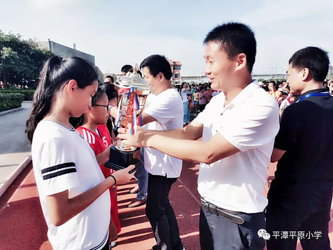 快乐足球追逐梦想放飞未来,快乐足球放飞童心一等奖