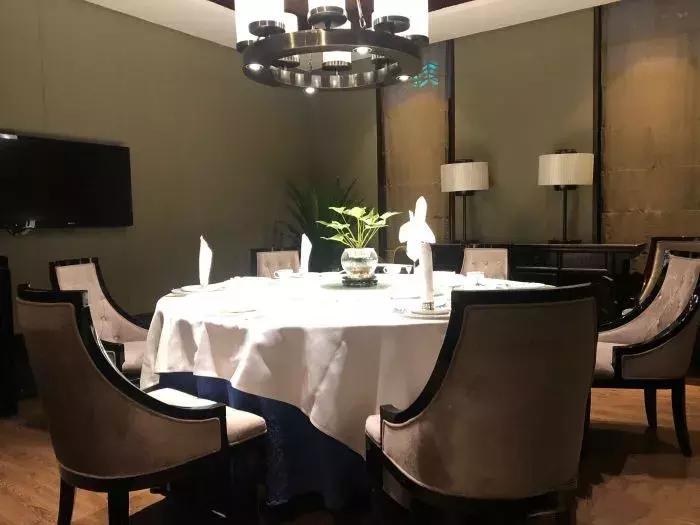 郑州适合20人聚餐的饭店 (郑州适合10-20人聚餐的地方)