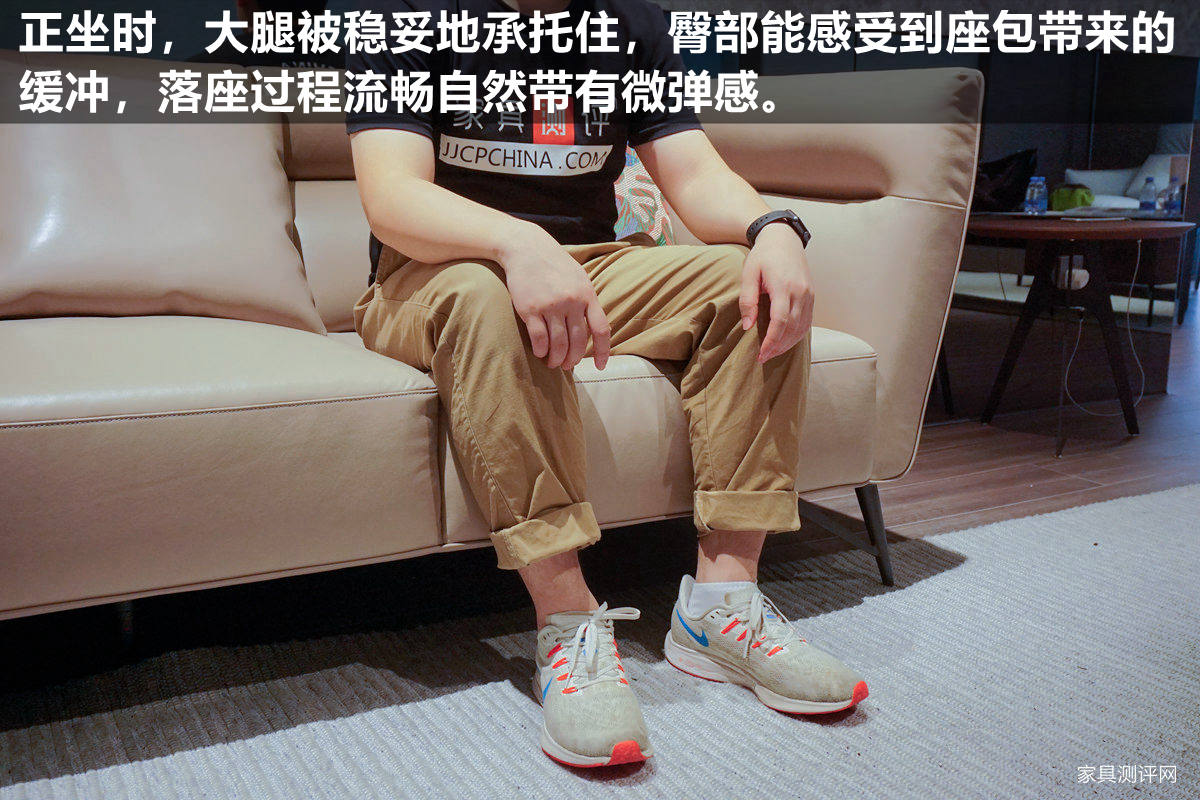 格调沙发哪个系列好用,黑白灰风格沙发搭配暖色沙发