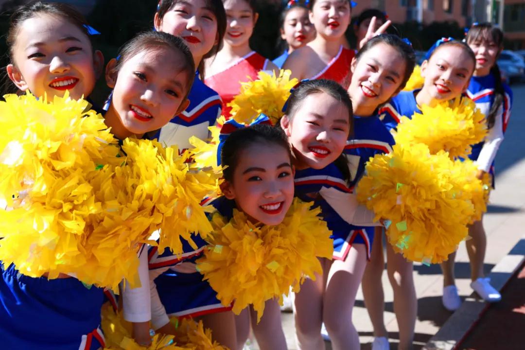 青少年校园足球联赛拉开帷幕,快乐足球追逐梦想放飞未来