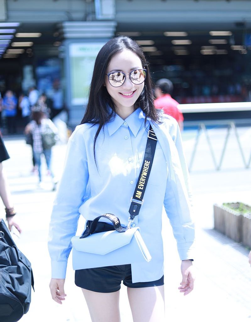 韩雪时尚出街,韩雪机场街拍黑色大衣