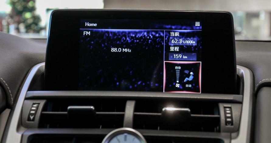 雷克萨斯nx和沃尔沃xc60哪个好,雷克萨斯nx450五座版2022款