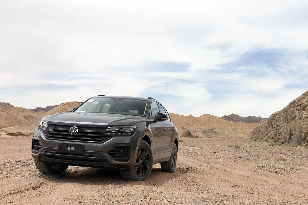 闯大漠骋戈壁，大众途锐不只低调更是实力派