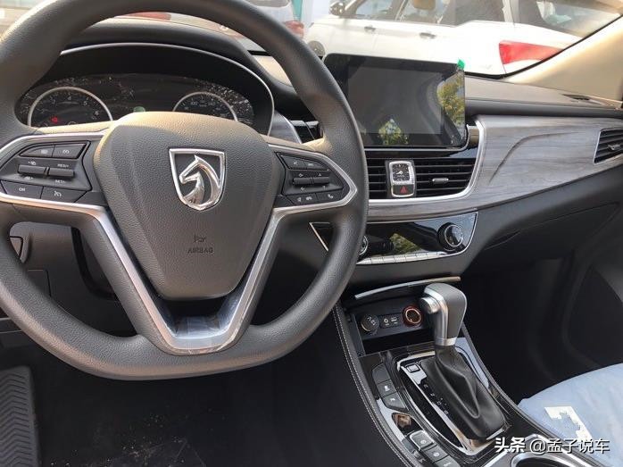 宝骏7301万2万以下,2016款宝骏730开2万公里值多少钱