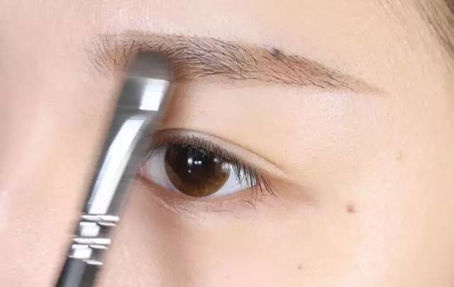 最近很火的野生眉,野生眉从哪一年开始流行