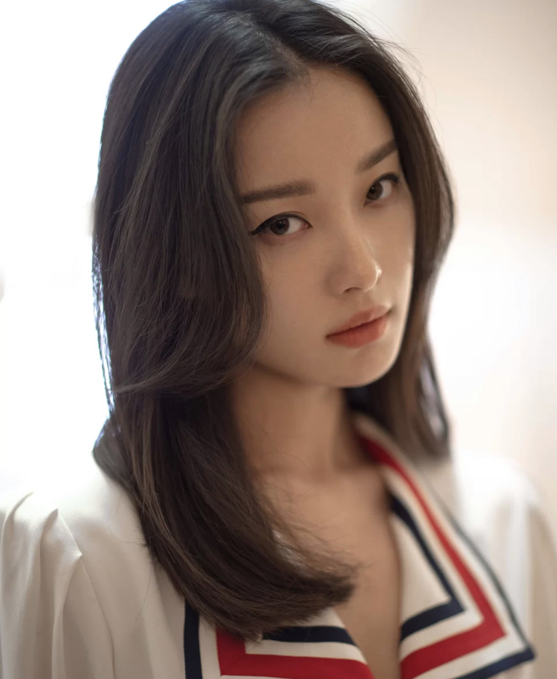 菱形方脸女生适合中分,适合方脸女生的千禧风