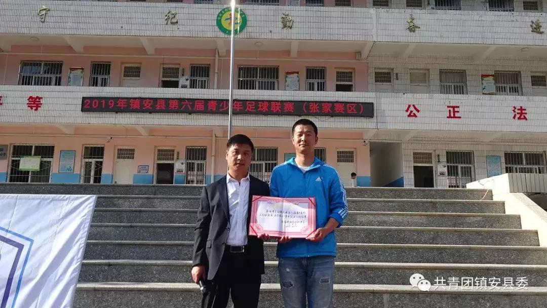 绿茵足球点亮梦想,绿茵点亮梦想足球场上现风采