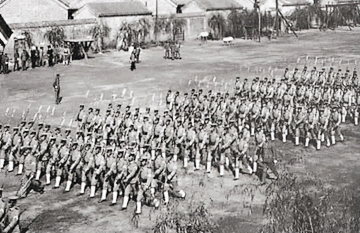 师参谋长和副师长谁更厉害,军队师长和旅长的关系是上下级吗