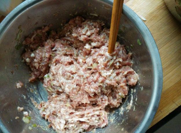 包饺子萝卜馅是焯水还是不焯水,调萝卜肉馅的正确方法