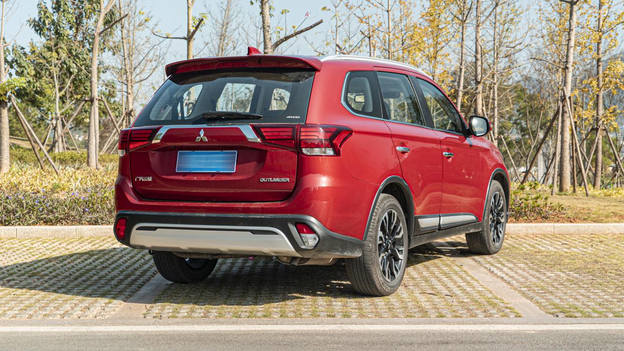 动力好底盘稳操控好的车,动力强操控好底盘扎实的几款车