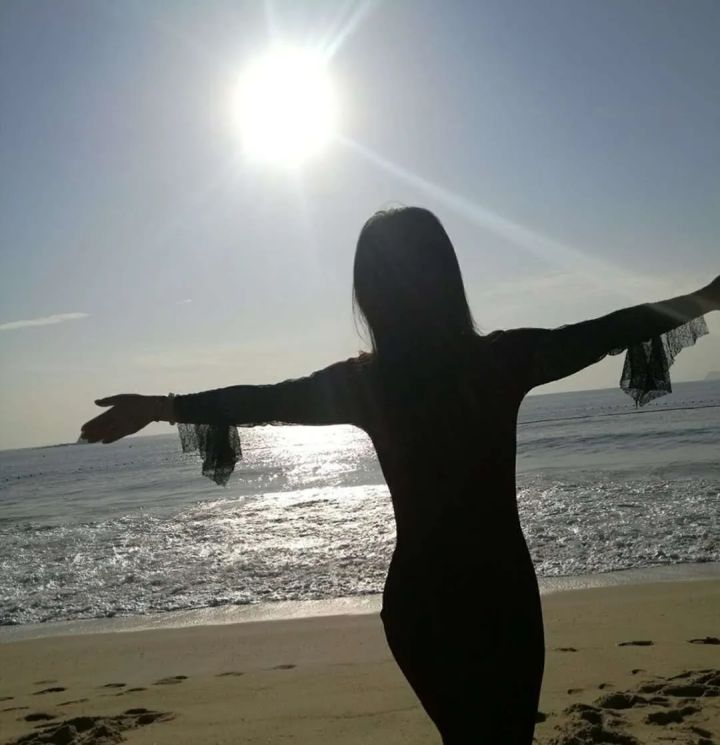 43岁的她竟然美的让人窒息,50岁的女人竟然美得让人羡慕