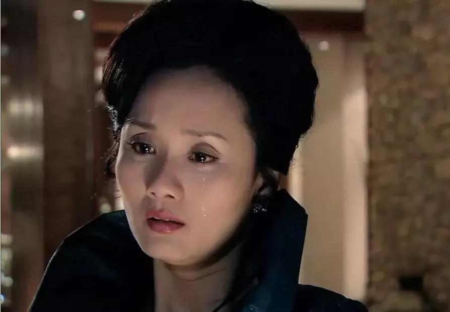 有种“整容”叫慕容云海的妈妈，十年后当她戴上眼镜，51岁像20岁