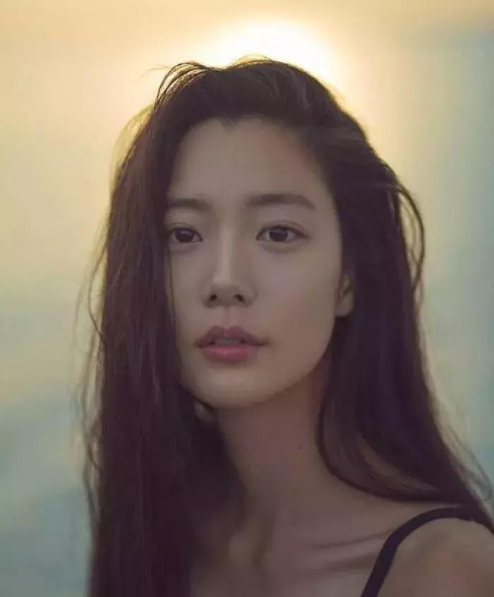 32岁的李成敏被称为亚洲第一美女,亚洲第一美人李成敏健身照片