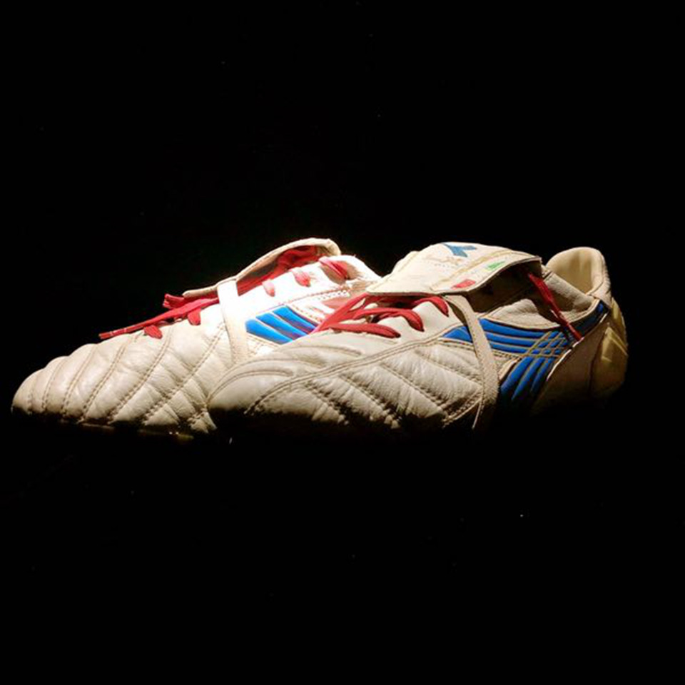 安踏足球鞋enjoyz,看足球鞋就怦然心动