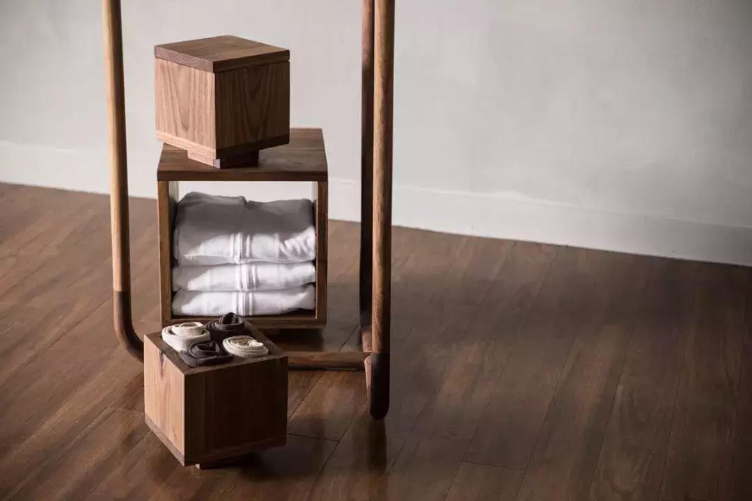 见过漂浮的衣架吗丨4个衣帽架设计给心爱的衣服安个家