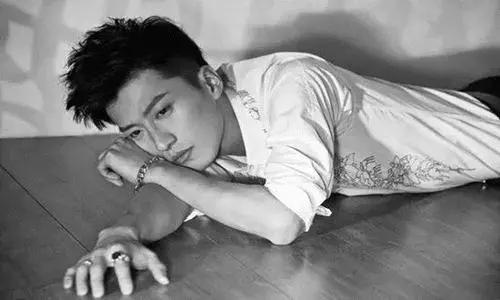 从小胖子到小帅哥的蜕变,王传君影帝级表演