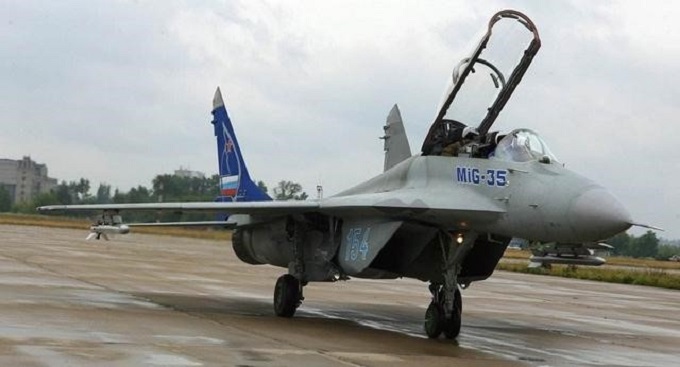 难怪至今没有人购买，俄战机飞行中突然掉零件，普京出面也不行了