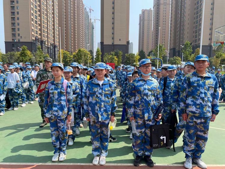 青春在磨砺中成长新高一军训,青春飞扬军训