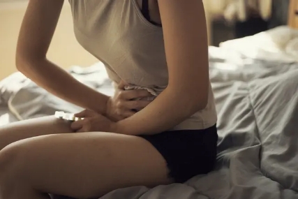 喝水太少也会让白带变黄稠？医生：很多妇科疾病都是它引起的