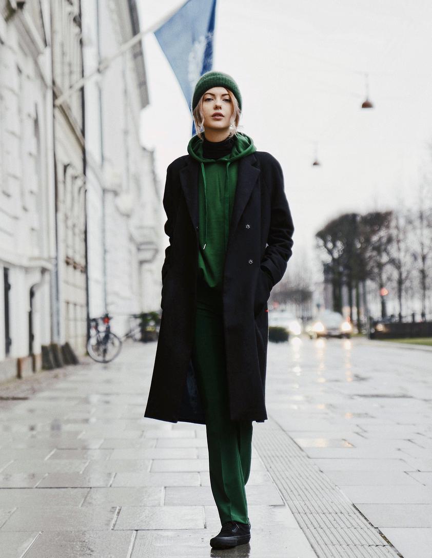 你还在买这么贵的大衣吗,买了件比较贵的大衣有些后悔