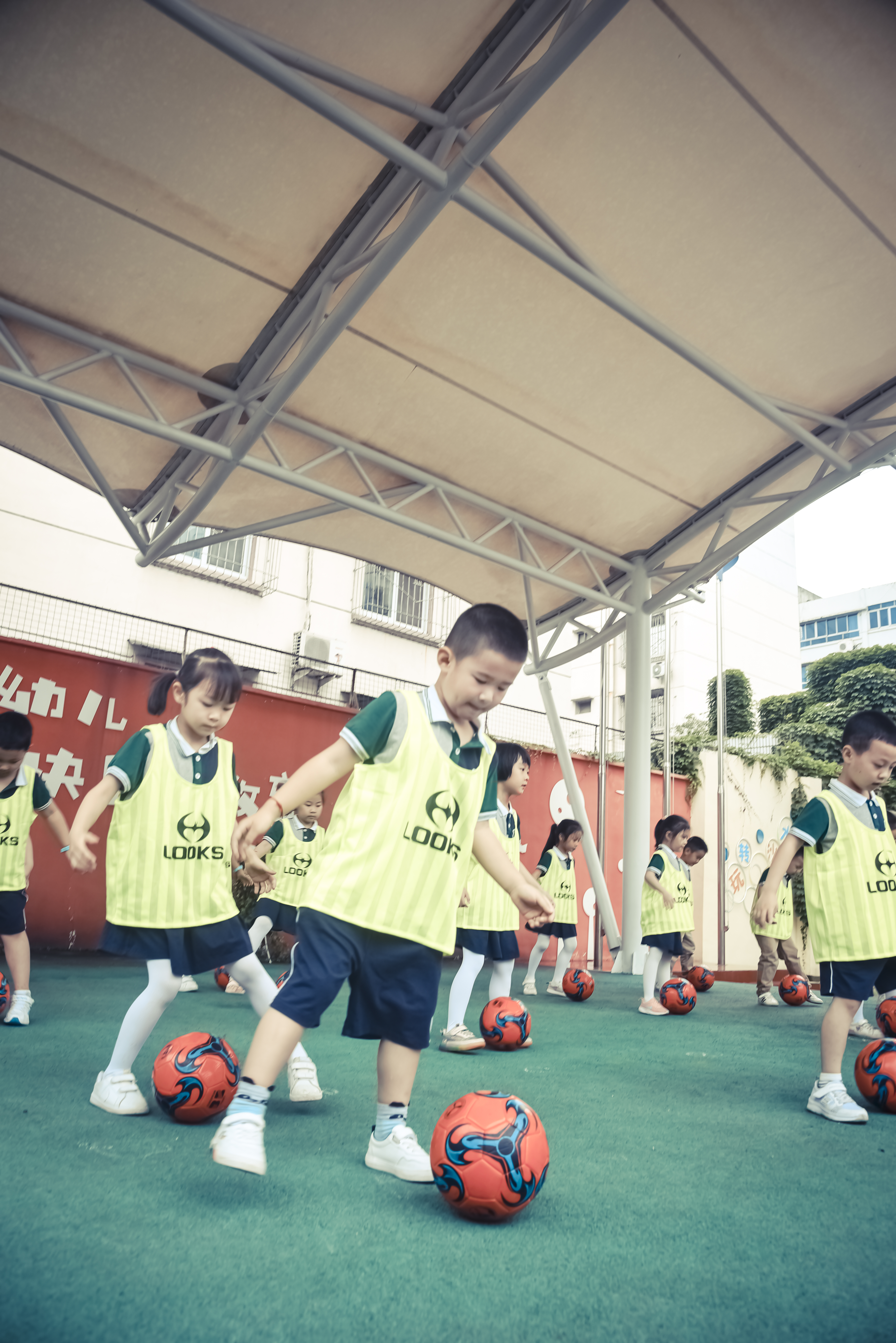 幼儿园足球特色活动报道,德阳快乐宝贝