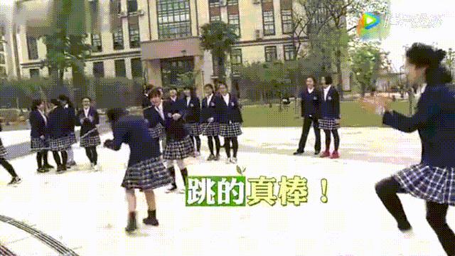 休夫复出，44岁爆红，宝藏姐姐中年叛逆记