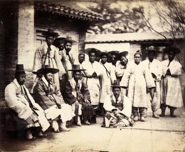 *草烟**对社会有何影响？从*草烟**在朝鲜的传播，谈*草烟**的经济文化内涵