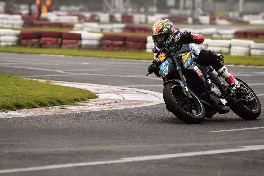 你与冠军的差距,你和奥运冠军之间的差距