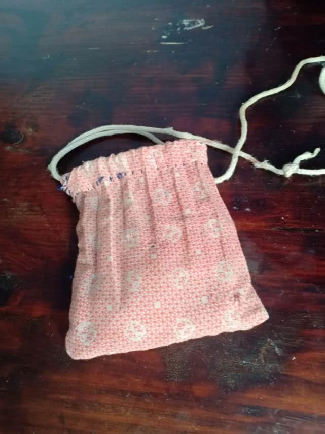 290个遗物故事,290次想念的声音