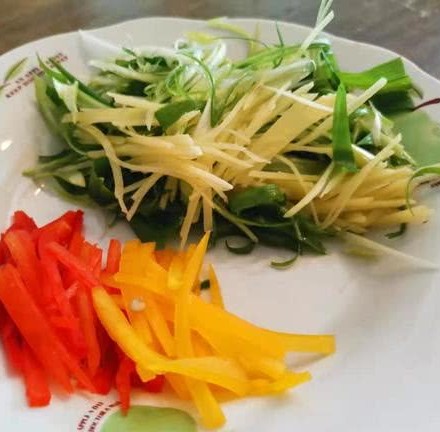 清蒸多宝鱼的做法最正宗,清蒸多宝鱼的做法最正宗的视频