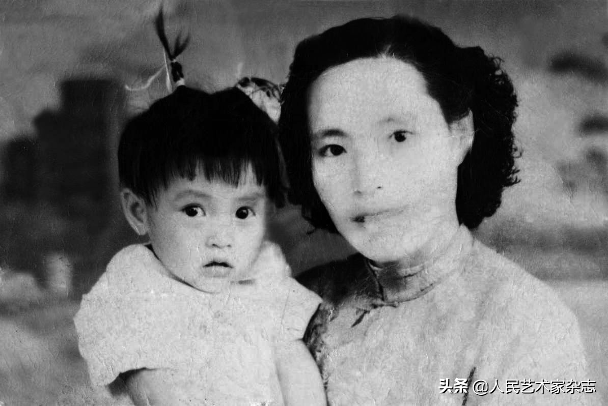 她是80年代长影厂当家花旦，19岁因报幕被选中出演平原游击队，中年无戏可拍，复出电影由钟南山担任顾问