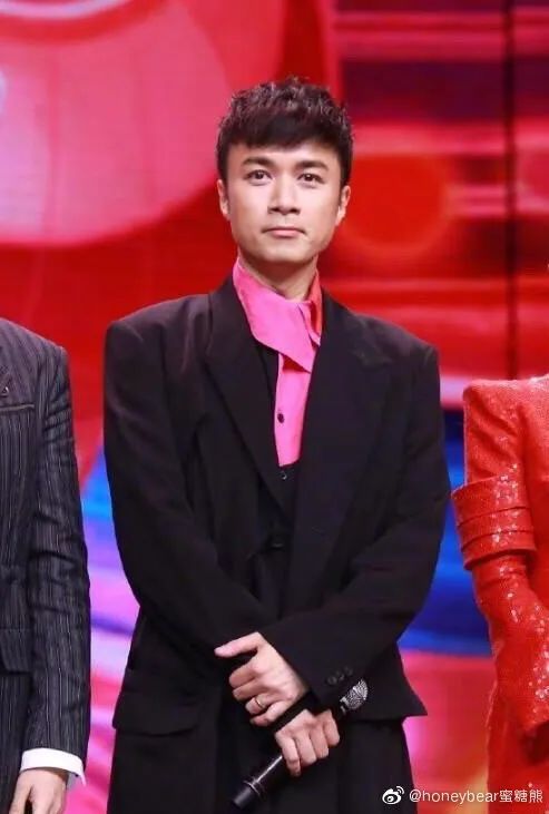 古巨基儿子正面照曝光 (古巨基和他儿子合影)