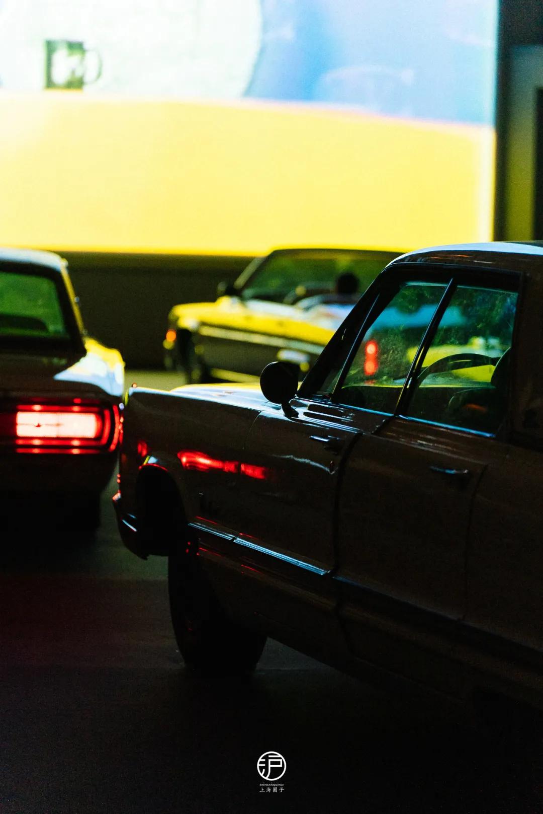 坐在车里看露天电影,坐在车里看电影也是一种享受